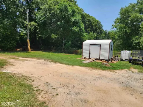 143 Grove St, Barnesville, GA 30204 photo 2