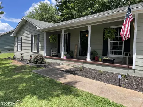 542 W Crawford Long St, Danielsville, GA 30633