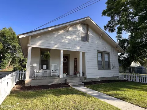 342 Hickory St, Social Circle, GA 30025
