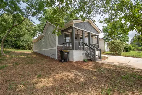 29 Henry St, Newnan, GA 30263
