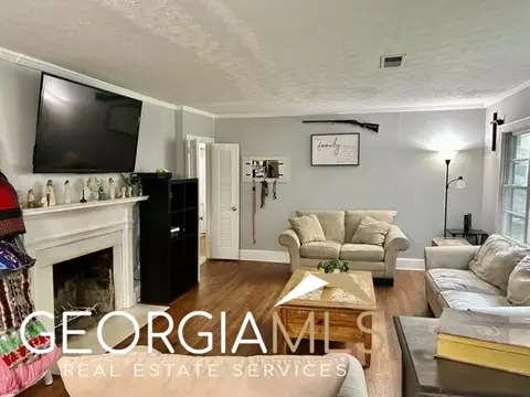561 Crescent Rd, Griffin, GA 30224 photo 2