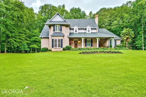 1053 S Jeff Davis Dr, Fayetteville, GA 30215