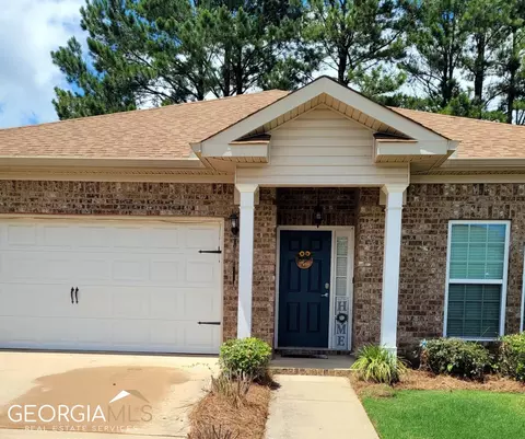 210 Cottage Cir, Byron, GA 31008