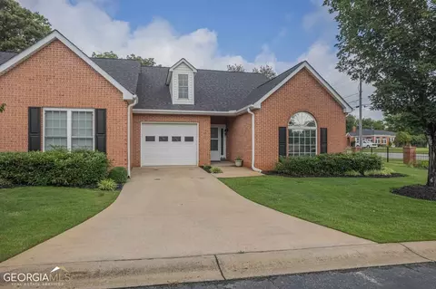 18 Somerset Ct, Hartwell, GA 30643