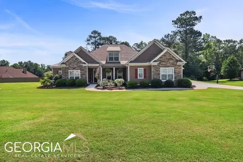 38 Misty Creek Cv, Newnan, GA 30265