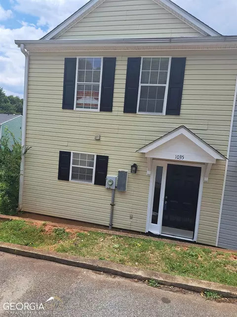 1035 Thornwoode Ln, Stone Mountain, GA 30083
