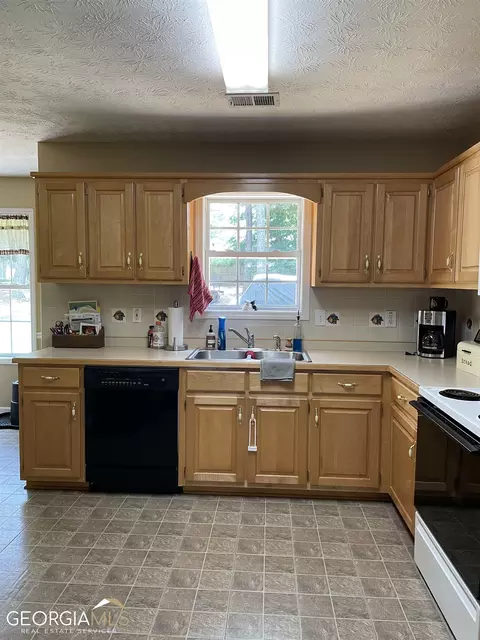 70 Rose Walk Dr, Covington, GA 30016 photo 8