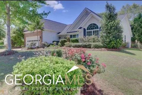 327 Southgate Dr, Locust Grove, GA 30248