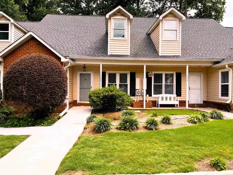 1062 Sasha Ln, Roswell, GA 30075