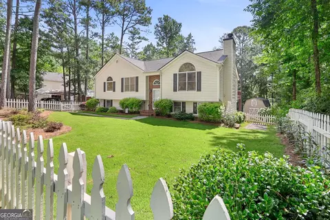 200 Natures Cove Rd, Newnan, GA 30263