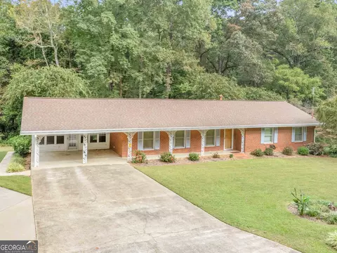 135 Club Dr, Stockbridge, GA 30281