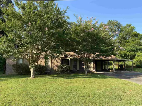 129 Briarwood Cir, Macon, GA 31211