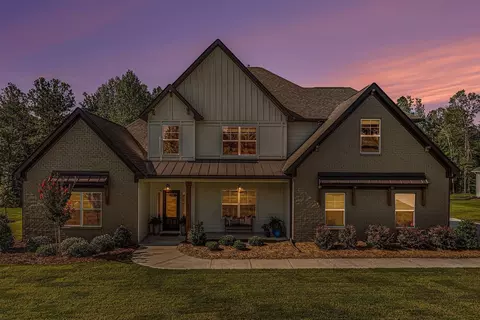 140 Durham Estates Dr, Sharpsburg, GA 30277