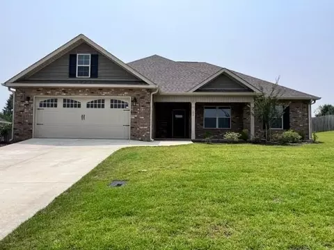 102 Creek Ridge Dr, Warner Robins, GA 31088