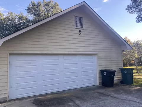 330 Regency Cir, Dublin, GA 31021 photo 4