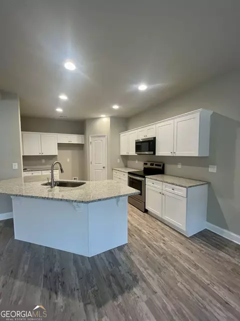 592 Sutton Rd, Forsyth, GA 31029 photo 3