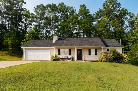 32 Connie Trl, Grantville, GA 30220