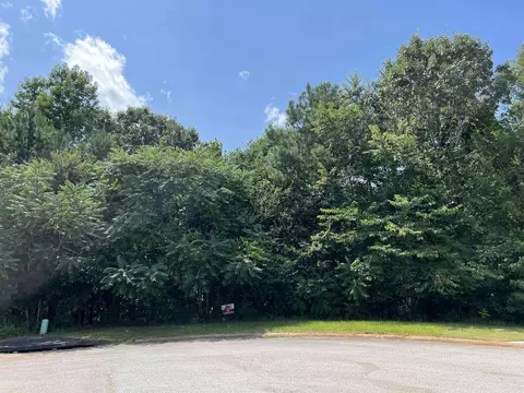 81 Richmond Dr, Lagrange, GA 30240 photo 3