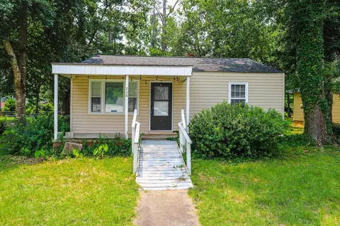 208 Peachtree Cir, Warner Robins, GA 31093