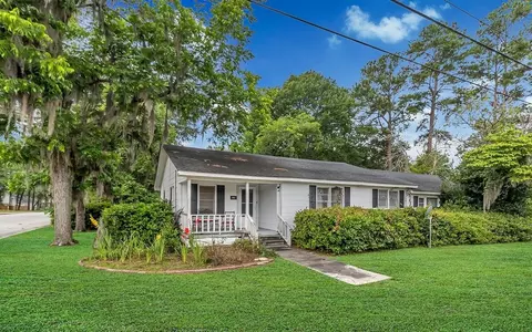 402 N Ash St, Springfield, GA 31329