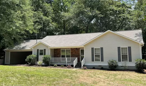 104 Cedar Creek Ct, Lagrange, GA 30240