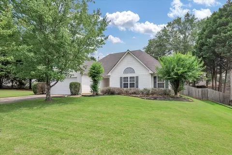 533 Red Tip Ln, Loganville, GA 30052