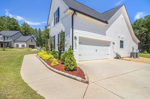 224 Dixon Cir, Williamson, GA 30292 photo 2