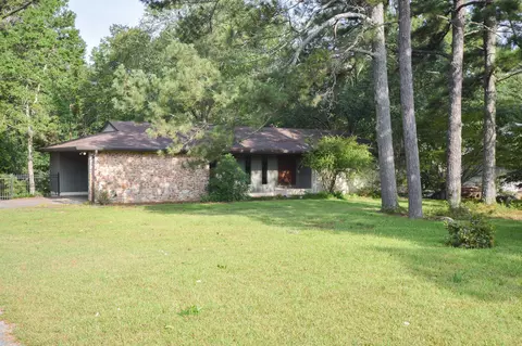 210 Lake Circle Dr, Fayetteville, GA 30215