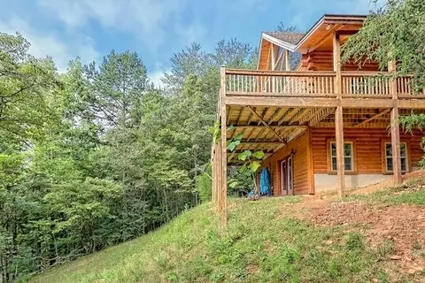 220 Willow Way, Warne, NC 28909 photo 4