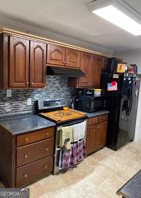409 W James St, Claxton, GA 30417 photo 3