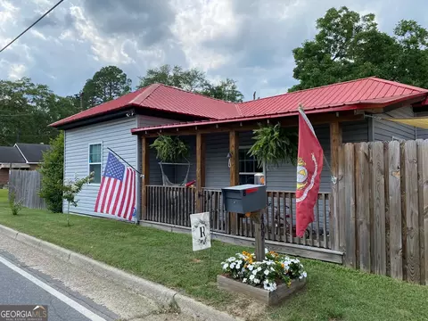 409 W James St, Claxton, GA 30417 photo 2