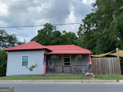 409 W James St, Claxton, GA 30417