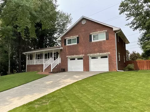 2480 Kingsglen Ct, Dunwoody, GA 30360