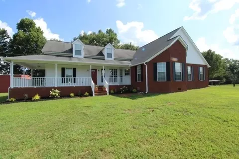 864 Forsyth-yatesville Rd, Barnesville, GA 30204