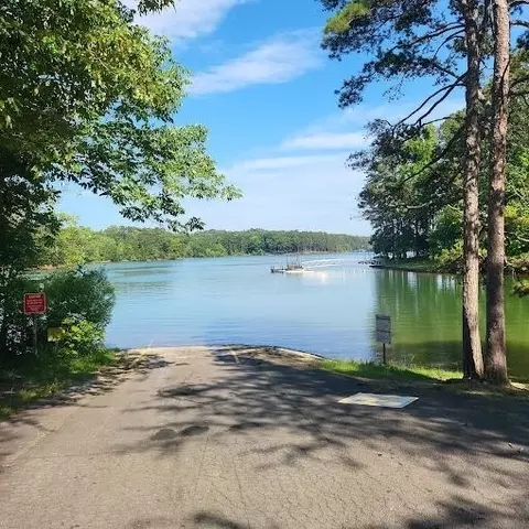 175 S Davis Dr, Fair Play, SC 29643