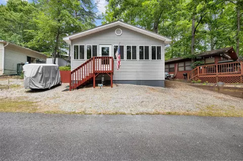61 Rocky Ln, Cleveland, GA 30528