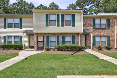 718 Longleaf Dr, Lawrenceville, GA 30046
