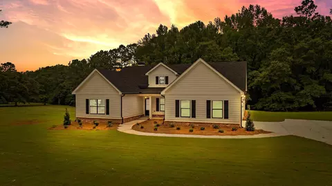 300 Lake Point Dr, Williamson, GA 30292