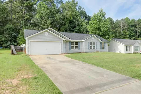 8 Chelsea Ln, Grantville, GA 30220