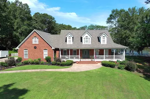 208 Hidden Lakes Dr, Gray, GA 31032