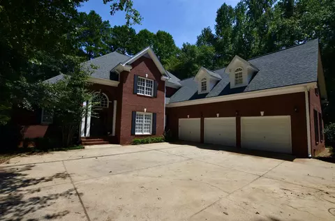 110 Hunters Ridge Dr, Lagrange, GA 30240
