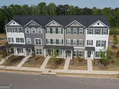 10 Silver Ln #40, Newnan, GA 30265