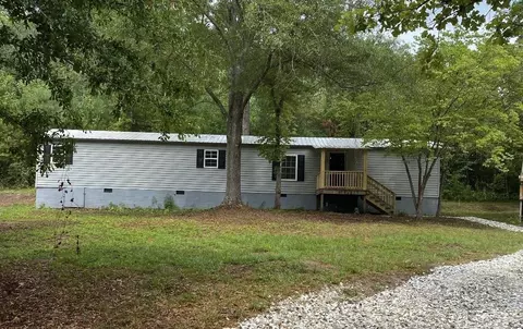 620 Dogwood Rd, Franklin, GA 30217