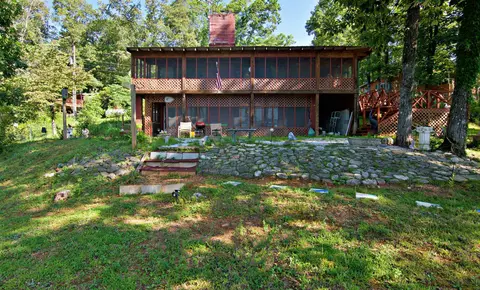 275 Lake Cheohee Rd, Tamassee, SC 29686