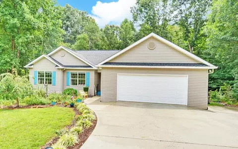 216 Fairview Ct, Demorest, GA 30535