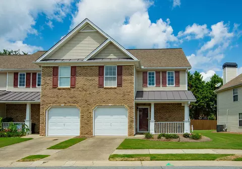 105 Fox Creek Dr, Woodstock, GA 30188