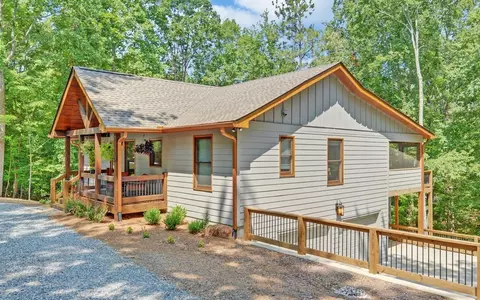 127 Malory Cir, Ellijay, GA 30540