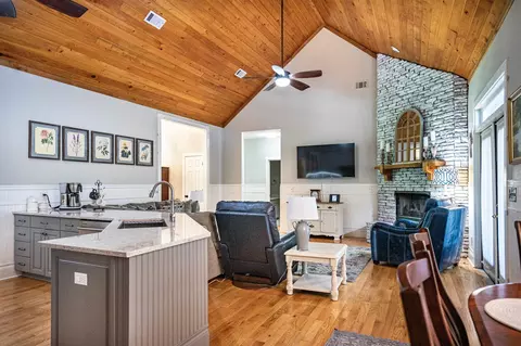 212 Deer Pointe Rd, Lagrange, GA 30240 photo 5