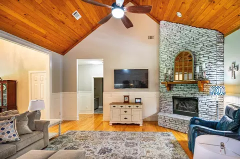 212 Deer Pointe Rd, Lagrange, GA 30240 photo 3