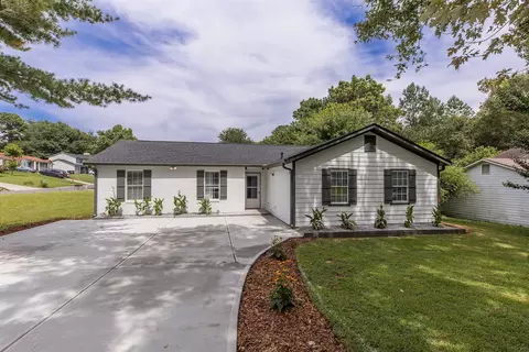 775 Old Manor Rd, Lilburn, GA 30047